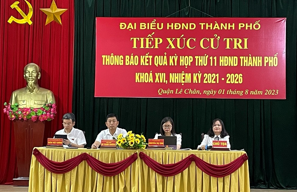 Thiếu tướng Vũ Thanh Chương, Uỷ viên Ban Thường vụ Thành ủy, Giám đốc Công an thành phố tiếp xúc cử tri quận Lê Chân